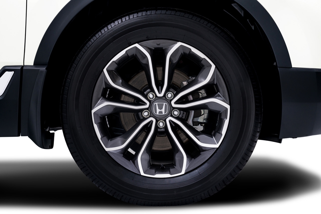 The 18-inch Dual-Tone Alloy Wheels with new design further elevates the aesthetics of the New CR-V