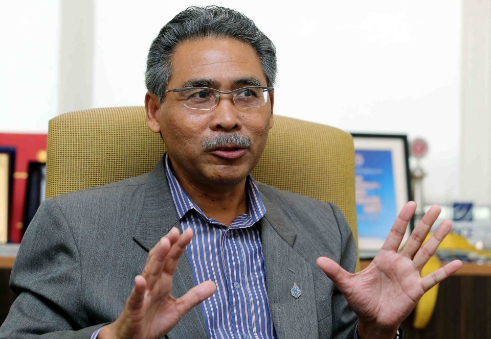 Dr Azmi Hassan