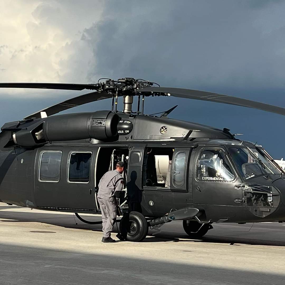 Helikopter Sikorsky UH-60A+ Black Hawk terpakai yang ditawarkan untuk sewaan oleh pihak ketiga.