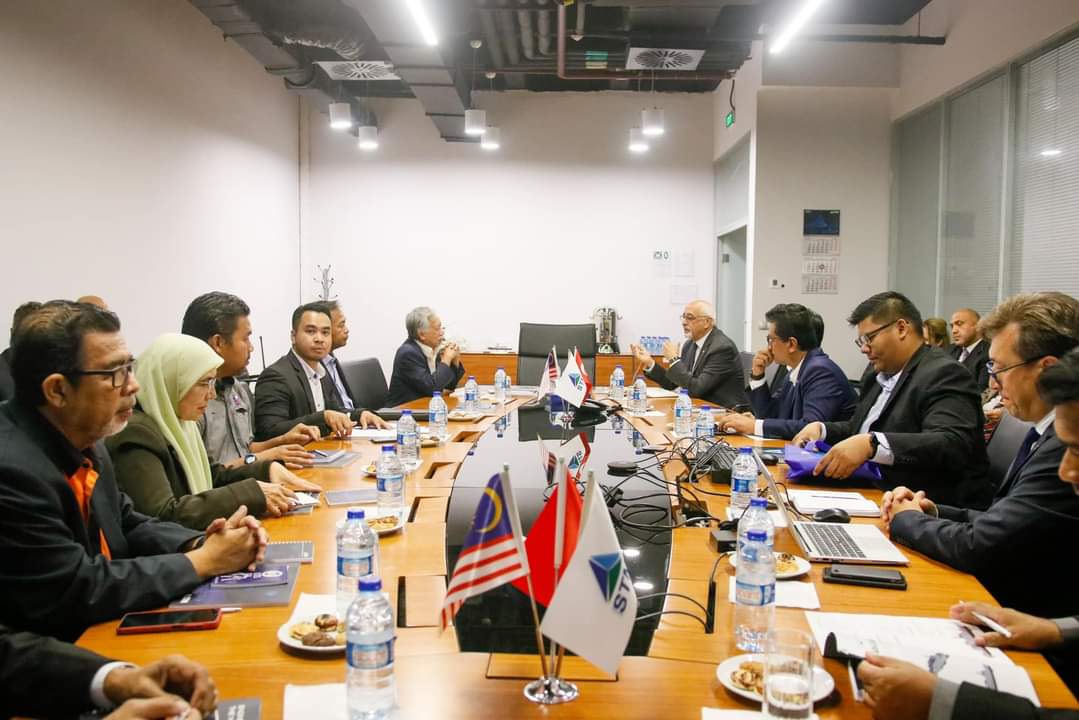 Delegasi dari syarikat Malaysia BNS (Boustead Naval Shipyard) datang ke Turki dan mengadakan pertemuan dengan STM.