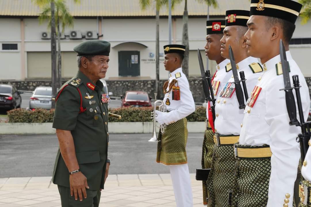 Mardzuki, bekas Panglima Medan Timur Tentera Darat dilantik sebagai Naib Canselor ketujuh UPNM.