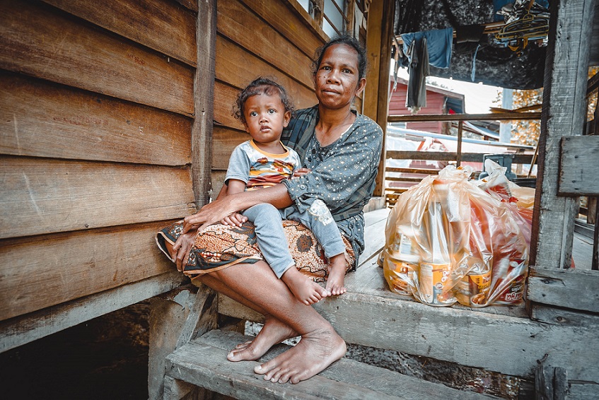 Dengan khidmat peniaga bergerak, masyarakat Orang Asli boleh membuat pembelian mudah barangan keperluan dan menghantarnya ke depan pintu rumah mereka dan bukannya perlu pergi jauh dari kampung mereka.