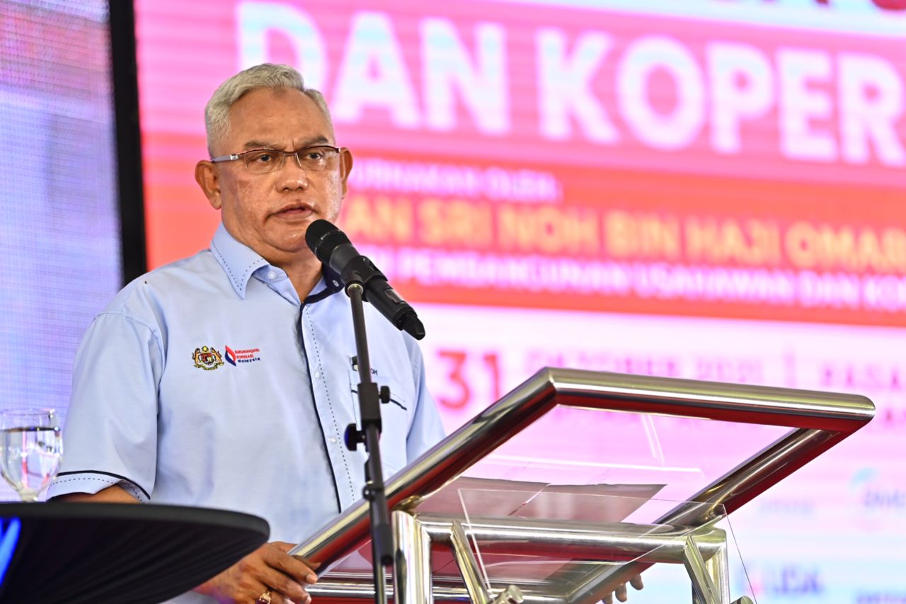 Tan Sri Noh Haji Omar.