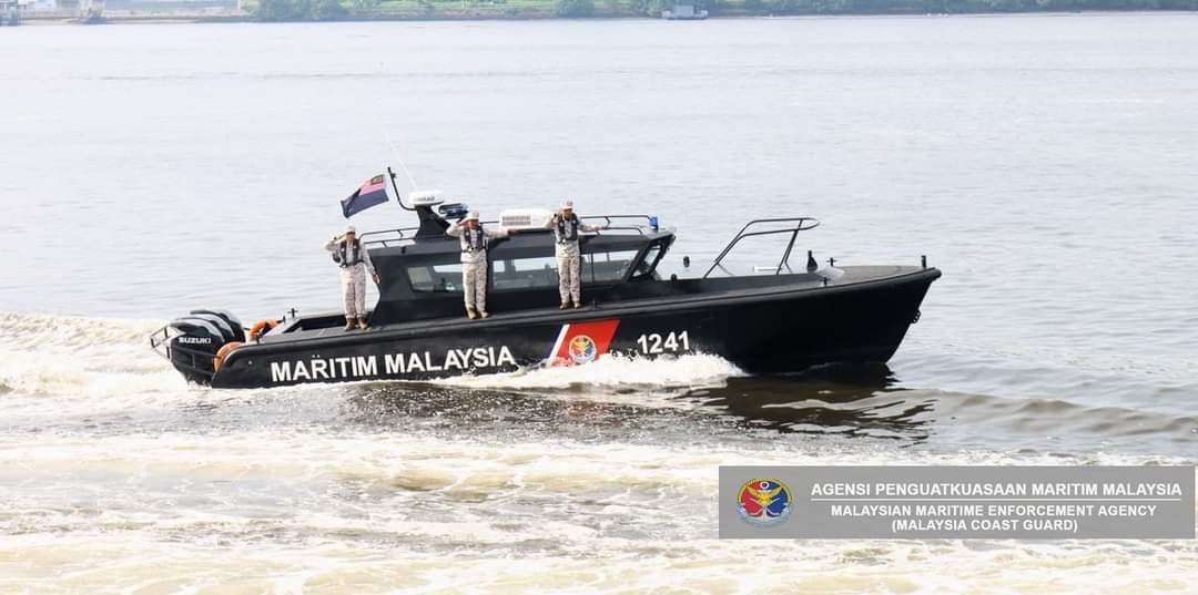 Rigid Hull Fender Boat 