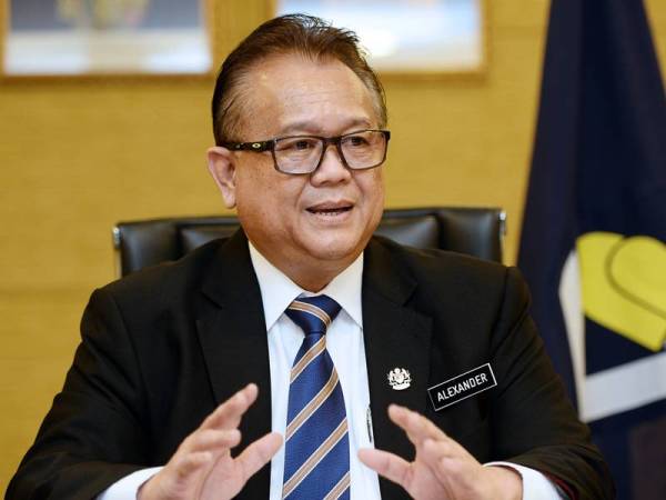 Datuk Seri Alexander Nanta Linggi 