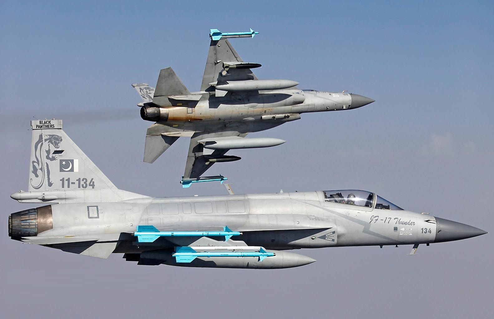 Pesawat JF-17 Thunder turut mengintai peluang bersaing dalam program LCA TUDM.