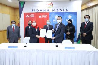  Majlis menandatangani perjanjian persefahaman antara Agrobank dan Malaysian Technology Development Corporation (MTDC) hari ini.