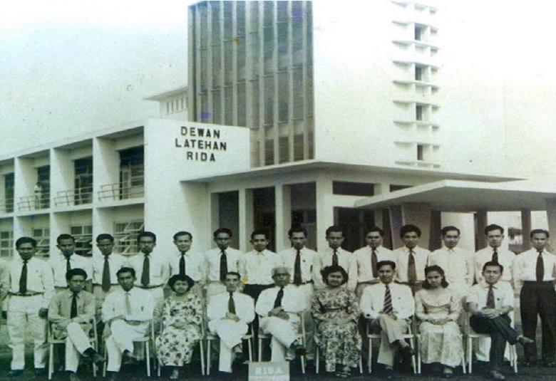 DEWAN Latehan RIDA di Jalan Othman, Petaling Jaya sebelum dinaik taraf menjadi Maktab MARA dan kemudian ITM.