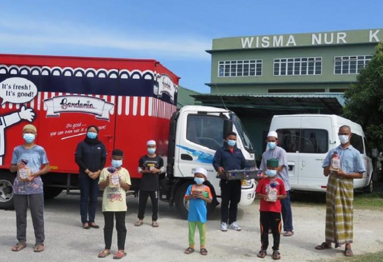 Gardenia KL meraikan Hari Roti Sedunia sambil beramal bersama golongan yang memerlukan termasuk anak-anak Pertubuhan Nur Kasih di Klang.