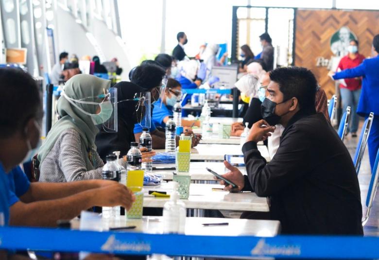 Pusat Pemberian Vaksin Industri (PPVIN) di KLIA. 