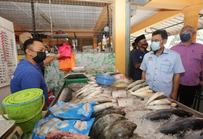  Sesi lawatan kerja Timbalan Menteri Pertanian dan Industri Makanan II, Datuk Che Abdullah Mat Nawi ke Kompleks LKIM Kuala Selangor dan Pasar Nelayan Sungai Yu.