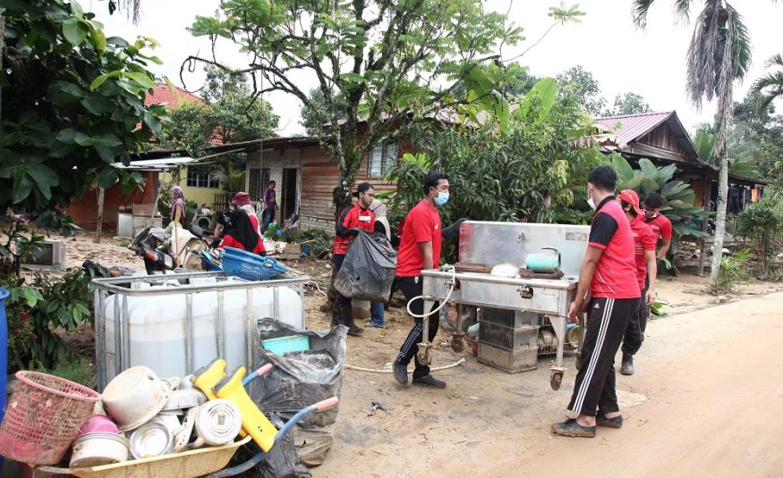  Sukarelawan KPT-UPM beri bantuan mangsa banjir di Pahang