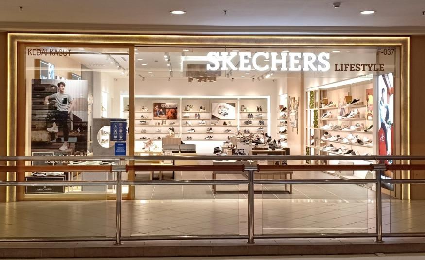 GAMBAR Butik Kasut Gaya Hidup terbaharu Skechers di Mid Valley Megamall, Kuala Lumpur yang dibuka secara rasmi pada 12 Jun lalu.