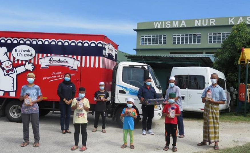 Gardenia KL meraikan Hari Roti Sedunia sambil beramal bersama golongan yang memerlukan termasuk anak-anak Pertubuhan Nur Kasih di Klang.